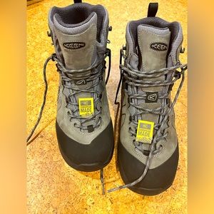BRAND NEW KEEN hiking boots for Men. Size 8.5